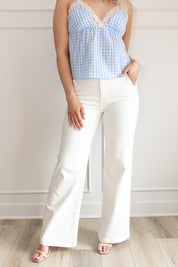 High waisted white wide leg jean. Functional pocket.