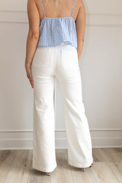 High waisted white wide leg jean. Functional pocket.