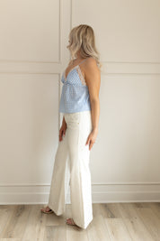 High waisted white wide leg jean. Functional pocket.