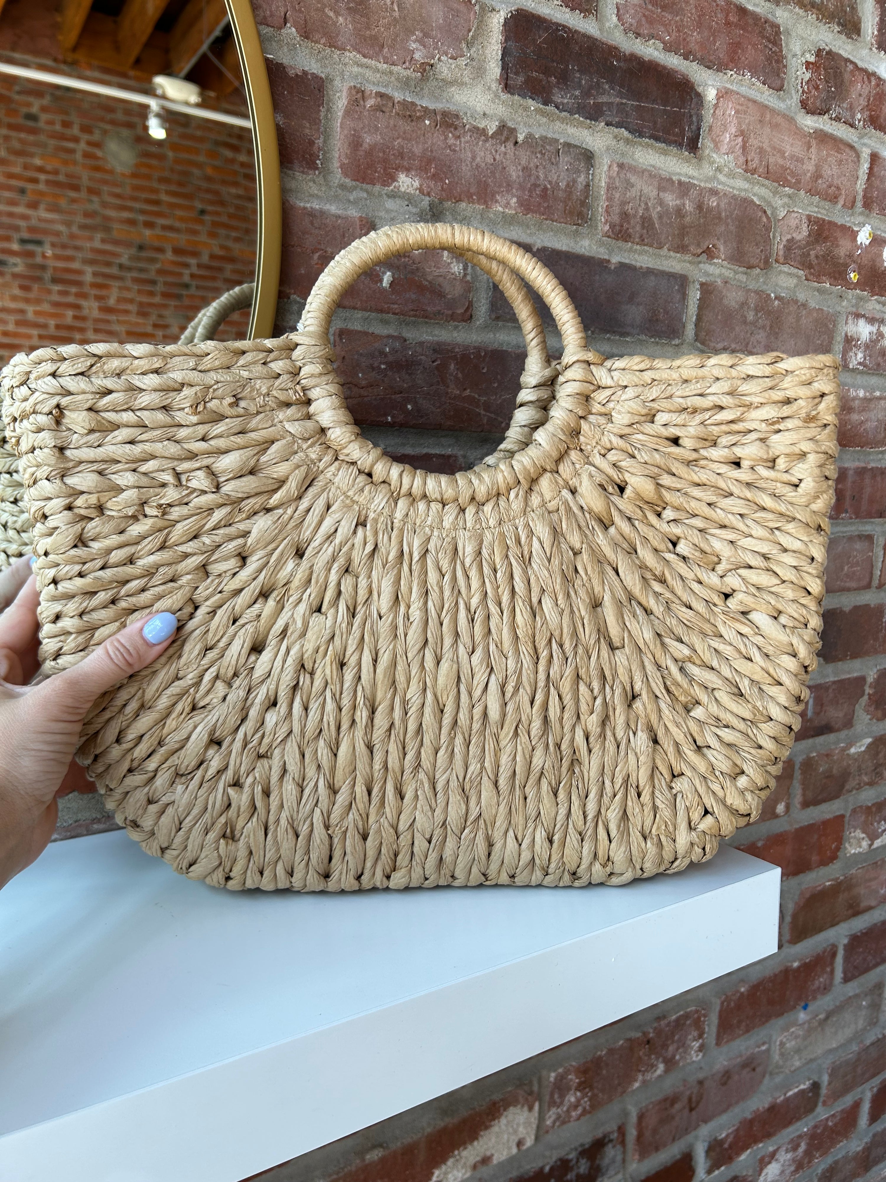 Tan straw tote bag. Perfect for vacation or summer time.
