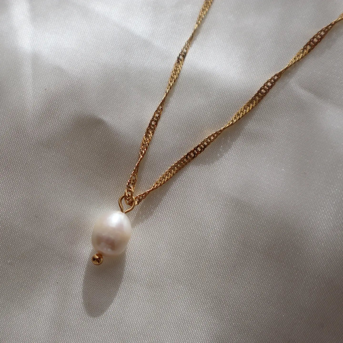 Pearla Drop Necklace